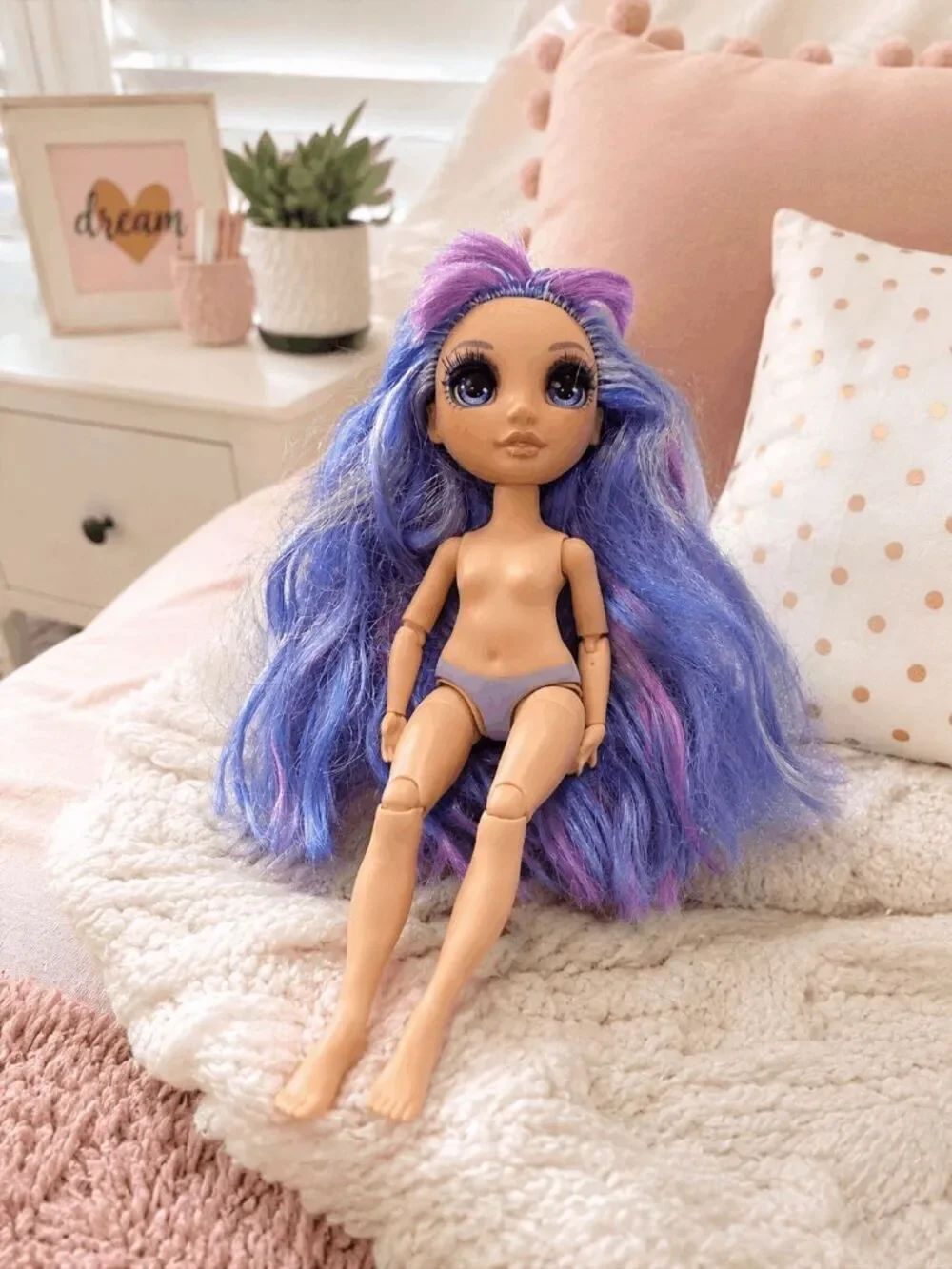 Rainbow High Doll Violet Willow Fantastic Fashion Doll